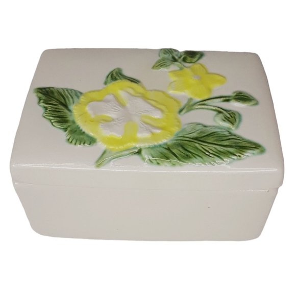 Floral Trinket Box Vintage Ceramic McNees Mold Jewelry Box White Yellow Flower - Picture 2 of 8